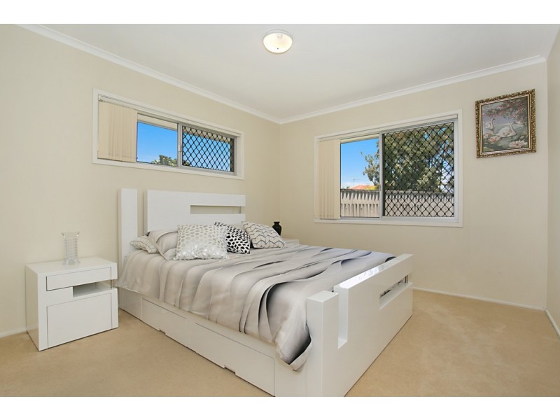 11 Chianti Avenue, Mermaid Waters QLD 4218