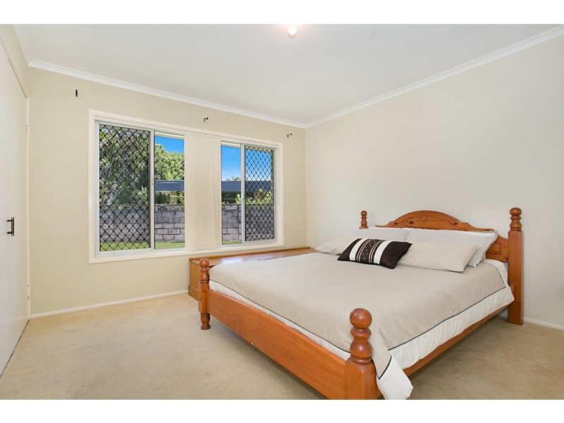 11 Chianti Avenue, Mermaid Waters QLD 4218
