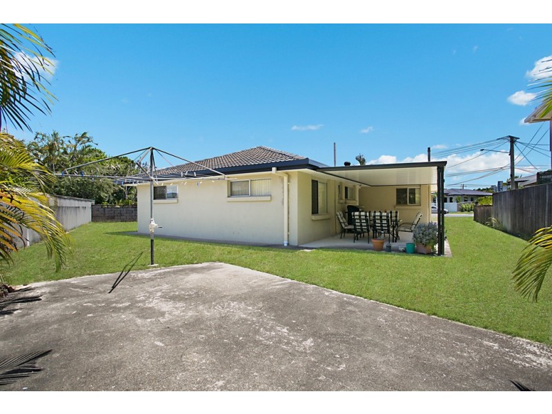 11 Chianti Avenue, Mermaid Waters QLD 4218