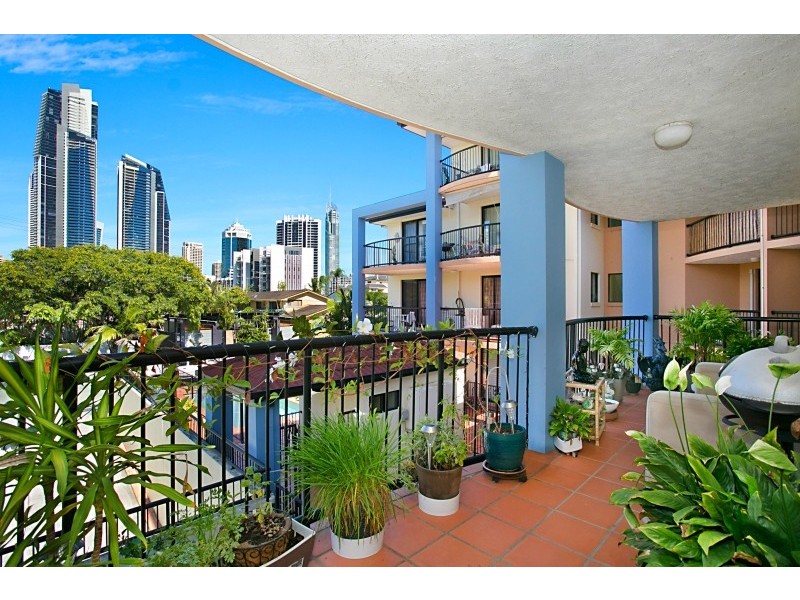 8/10 ‘Island Maison’ Darrambal Street, Surfers Paradise QLD 4217