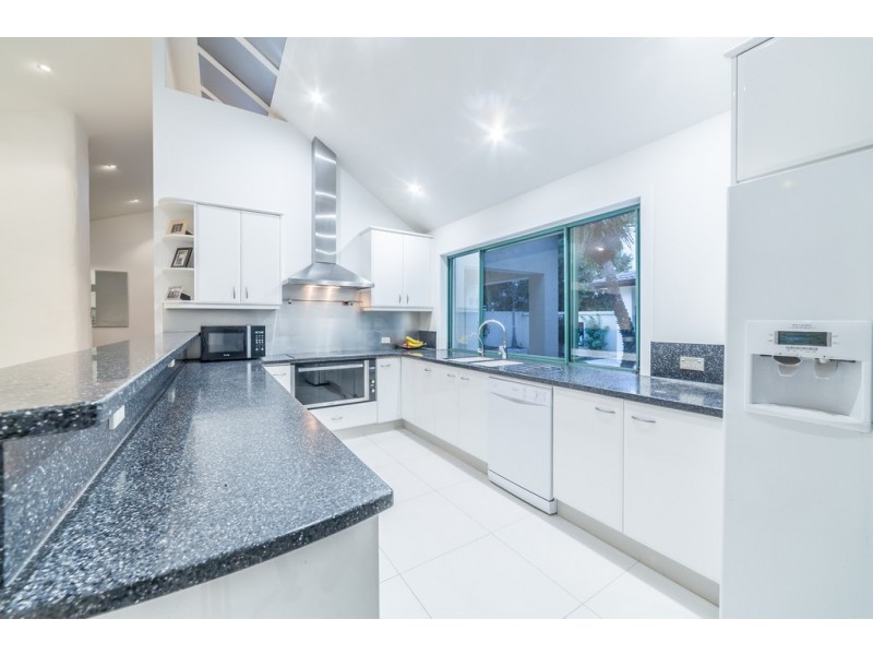 5 Platypus Avenue, Sorrento QLD 4217