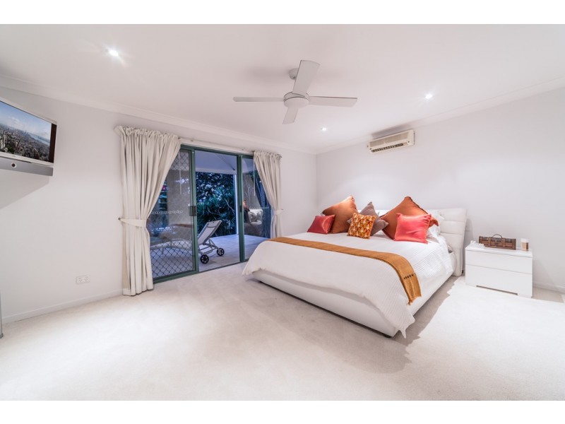 5 Platypus Avenue, Sorrento QLD 4217