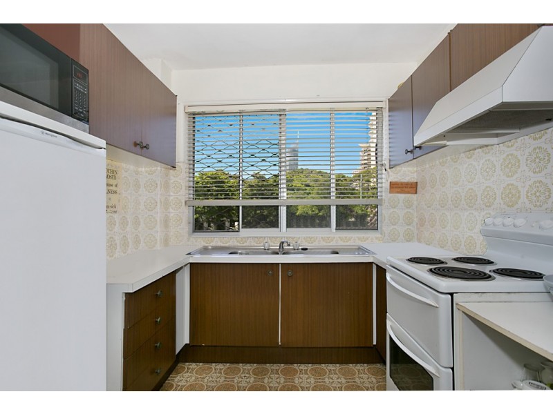 2/23 Genoa Street, Surfers Paradise QLD 4217