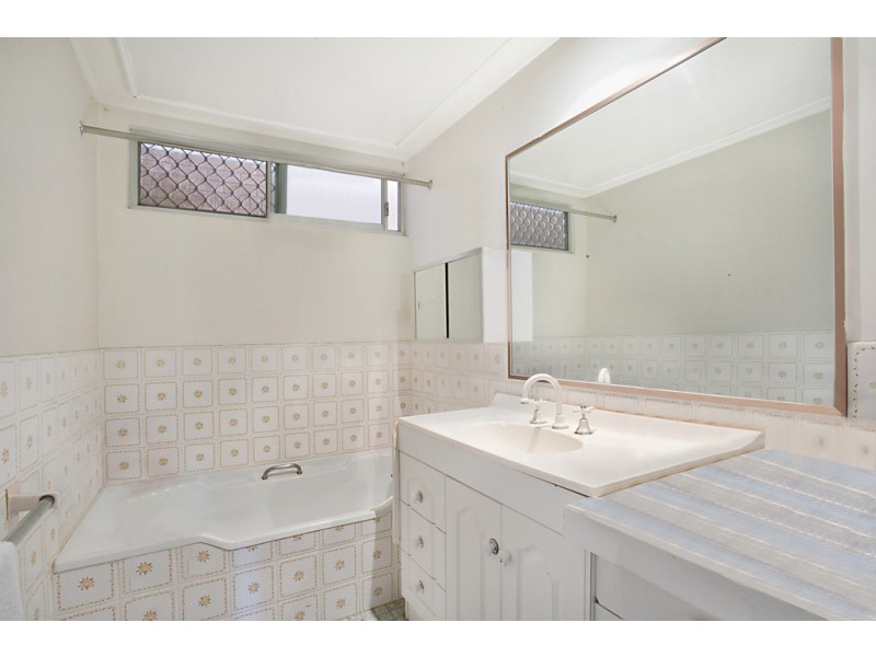 2/23 Genoa Street, Surfers Paradise QLD 4217