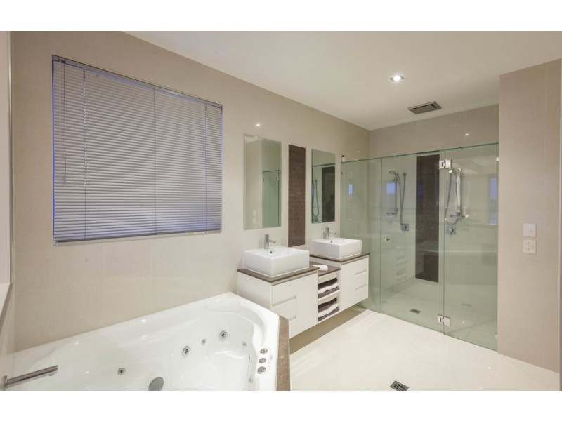 149 Campbell Street, Sorrento QLD 4217