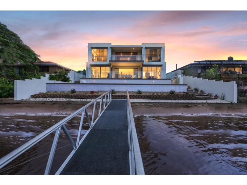 149 Campbell Street, Sorrento QLD 4217