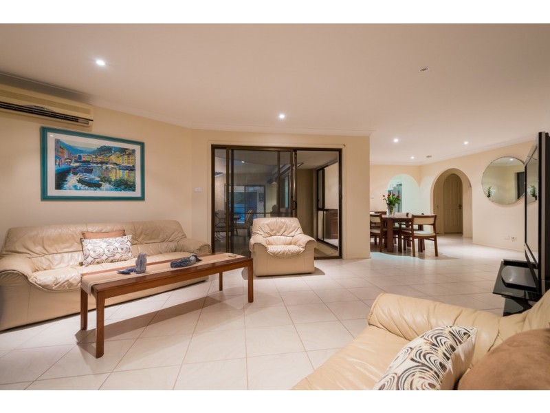 31 Walter Raleigh Cres, Hollywell QLD 4216