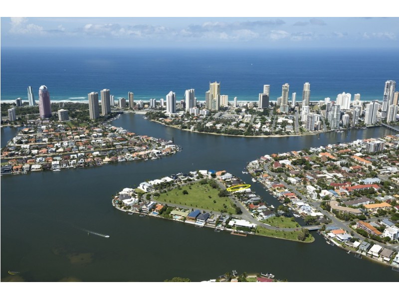 32 Southern Cross Drive, CRONIN ISLAND, Surfers Paradise QLD 4217