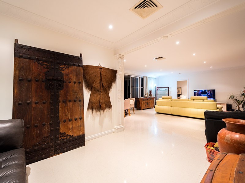 32 Southern Cross Drive, CRONIN ISLAND, Surfers Paradise QLD 4217