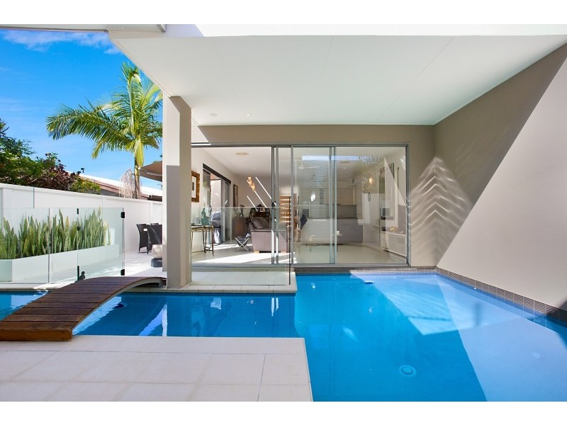 33 Sunbrite Avenue, Mermaid Beach QLD 4218