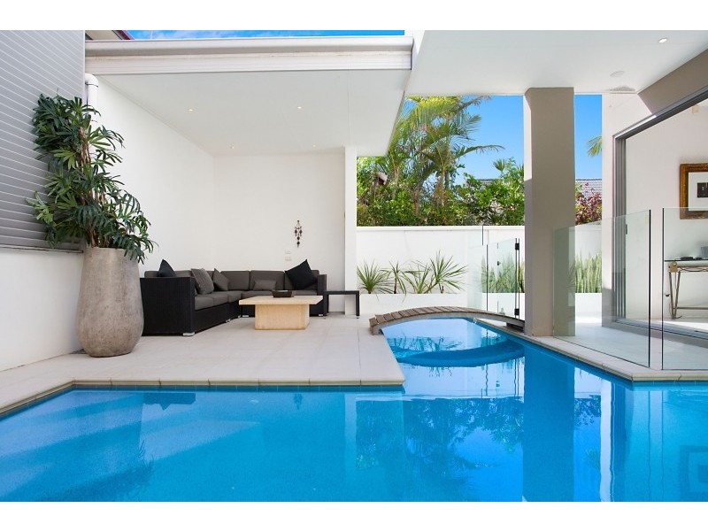 33 Sunbrite Avenue, Mermaid Beach QLD 4218