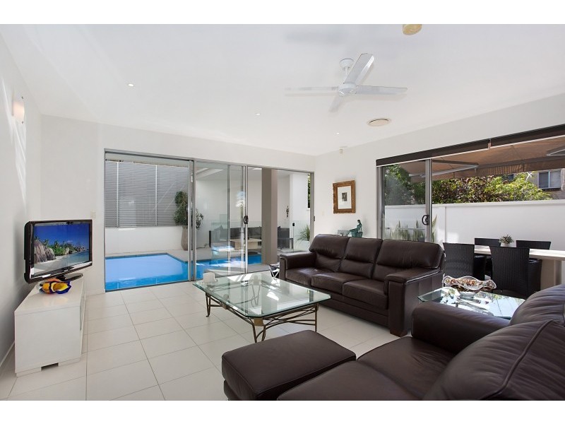 33 Sunbrite Avenue, Mermaid Beach QLD 4218