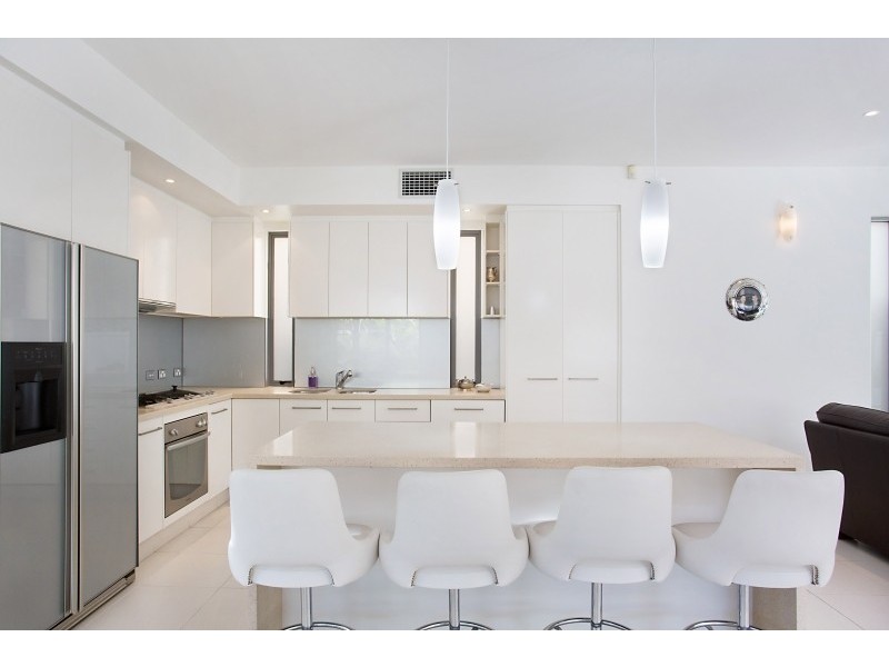 33 Sunbrite Avenue, Mermaid Beach QLD 4218