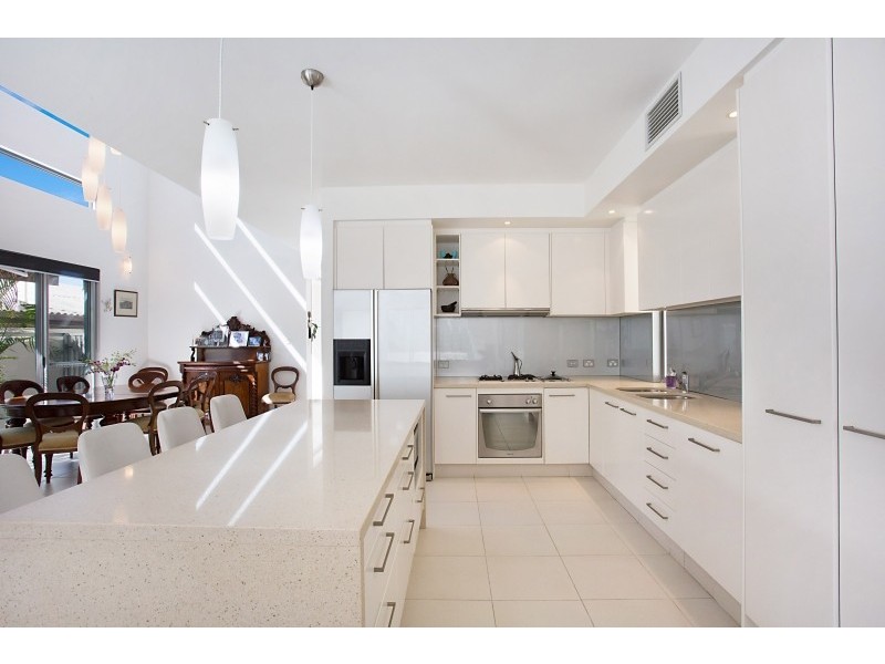 33 Sunbrite Avenue, Mermaid Beach QLD 4218