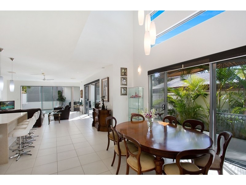 33 Sunbrite Avenue, Mermaid Beach QLD 4218