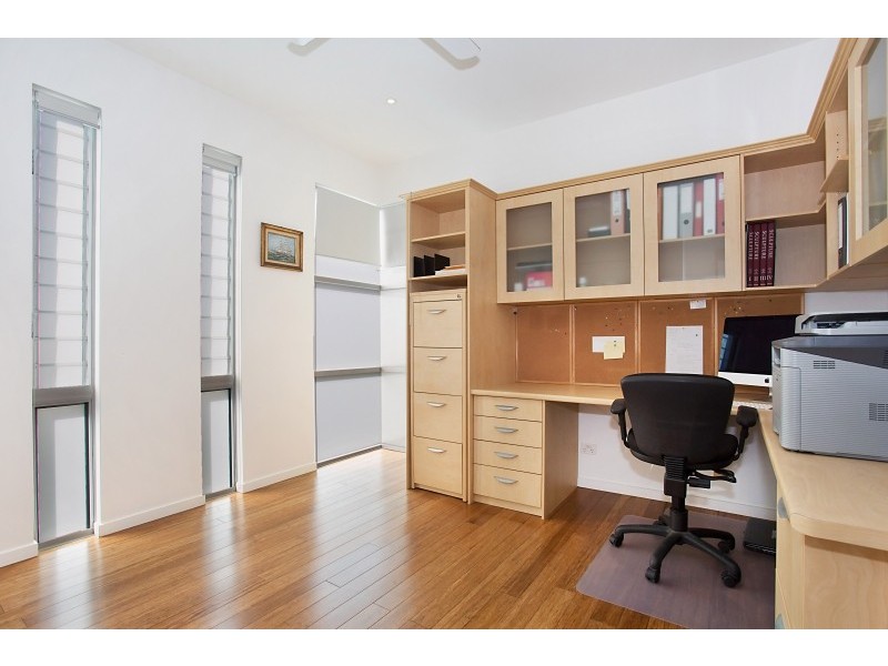 33 Sunbrite Avenue, Mermaid Beach QLD 4218