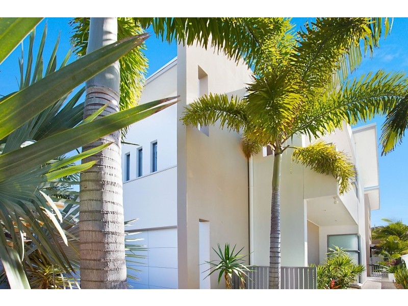 33 Sunbrite Avenue, Mermaid Beach QLD 4218