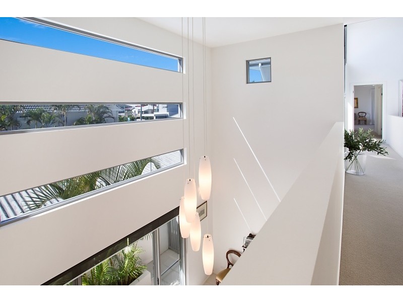 33 Sunbrite Avenue, Mermaid Beach QLD 4218