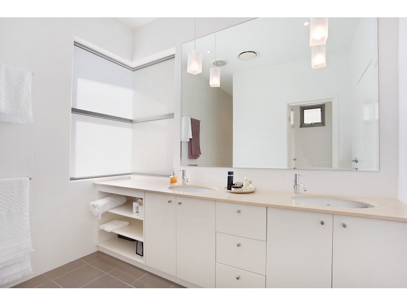 33 Sunbrite Avenue, Mermaid Beach QLD 4218