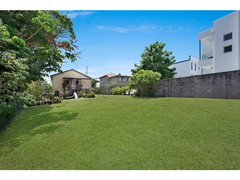 20 Riviera Road, Miami QLD 4220