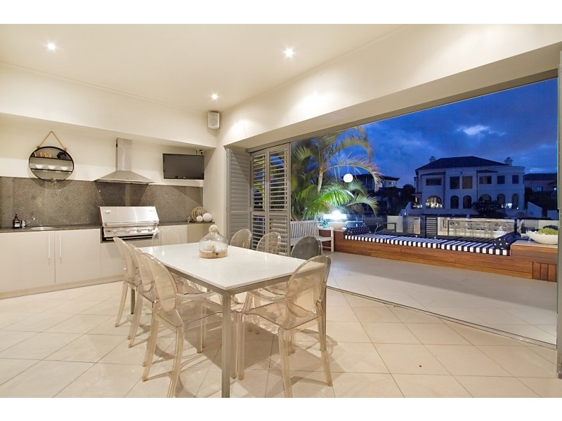 12 Westminter Court, Sovereign Islands QLD 4216