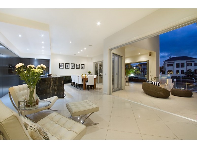 12 Westminter Court, Sovereign Islands QLD 4216