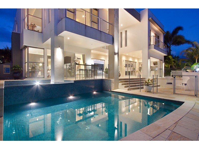 12 Westminter Court, Sovereign Islands QLD 4216