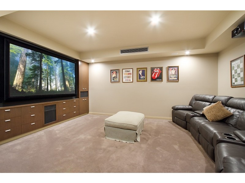 12 Westminter Court, Sovereign Islands QLD 4216