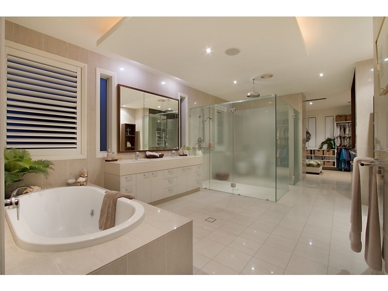 12 Westminter Court, Sovereign Islands QLD 4216