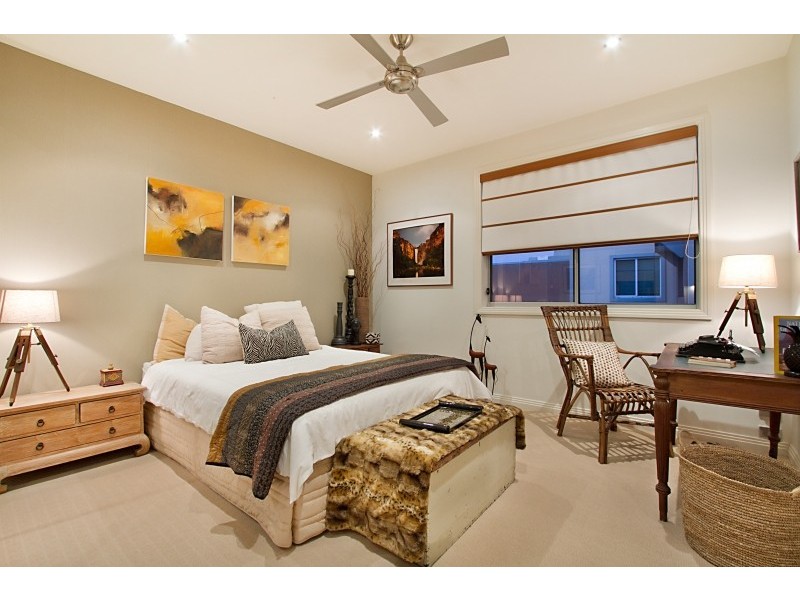 12 Westminter Court, Sovereign Islands QLD 4216