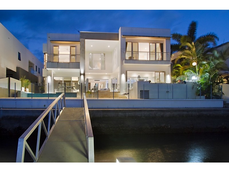 12 Westminter Court, Sovereign Islands QLD 4216