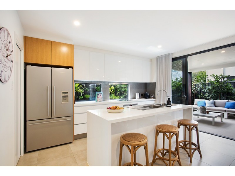 2/10 Tawarri Crescent, Burleigh Heads QLD 4220