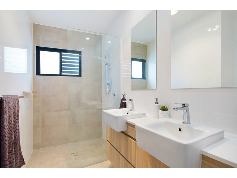 2/10 Tawarri Crescent, Burleigh Heads QLD 4220