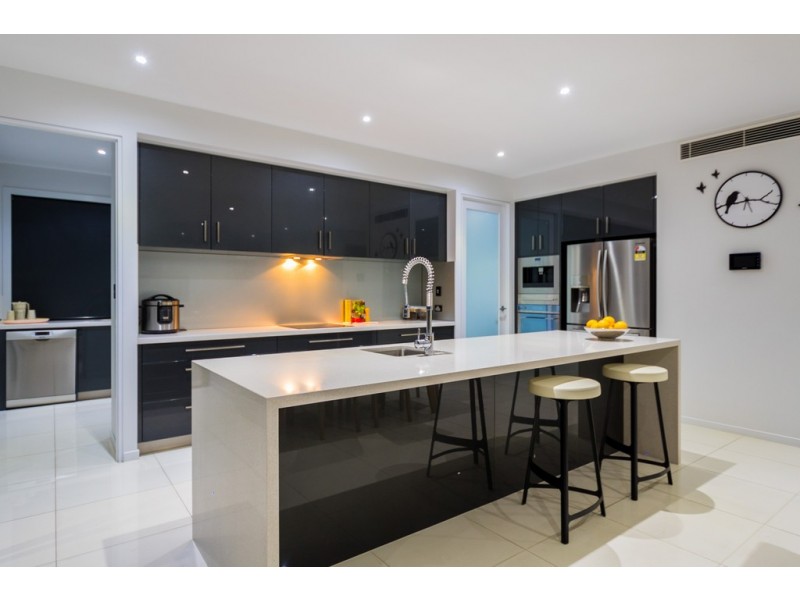 20 Boomerang Crescent, Sorrento QLD 4217