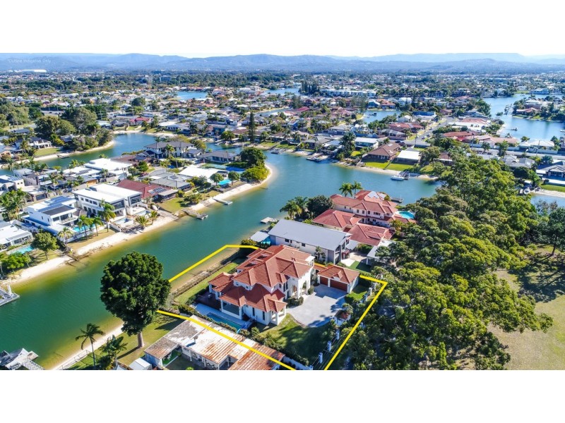 46-48 Moana Park Avenue, Broadbeach Waters QLD 4218