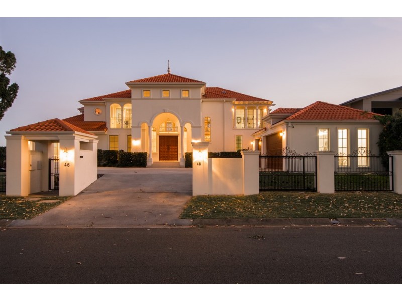 46-48 Moana Park Avenue, Broadbeach Waters QLD 4218