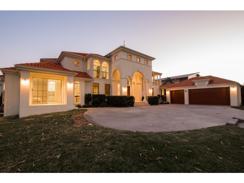 46-48 Moana Park Avenue, Broadbeach Waters QLD 4218