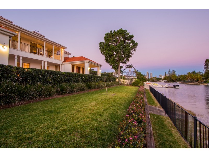 46-48 Moana Park Avenue, Broadbeach Waters QLD 4218