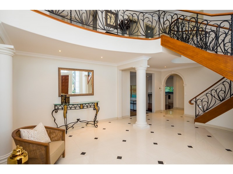 46-48 Moana Park Avenue, Broadbeach Waters QLD 4218