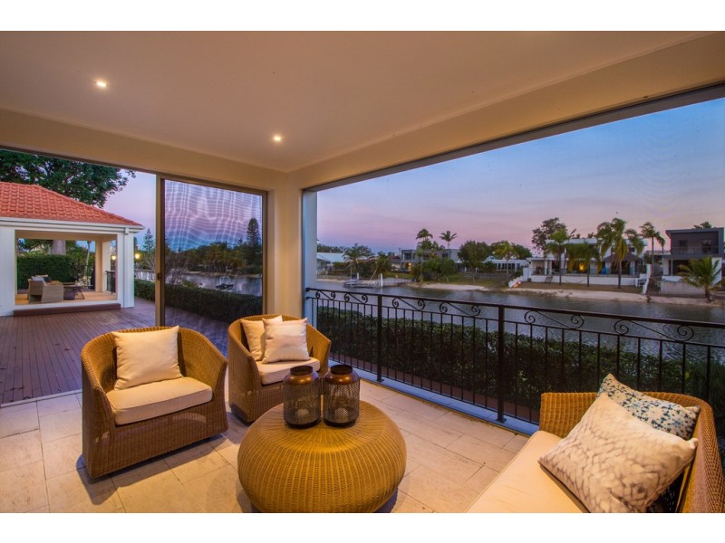 46-48 Moana Park Avenue, Broadbeach Waters QLD 4218