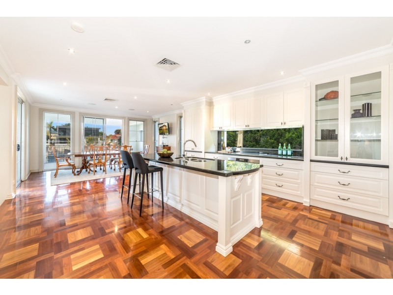 46-48 Moana Park Avenue, Broadbeach Waters QLD 4218