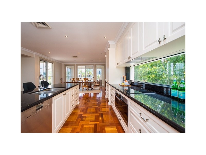 46-48 Moana Park Avenue, Broadbeach Waters QLD 4218