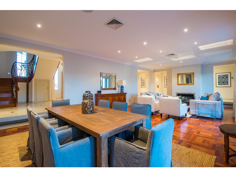 46-48 Moana Park Avenue, Broadbeach Waters QLD 4218