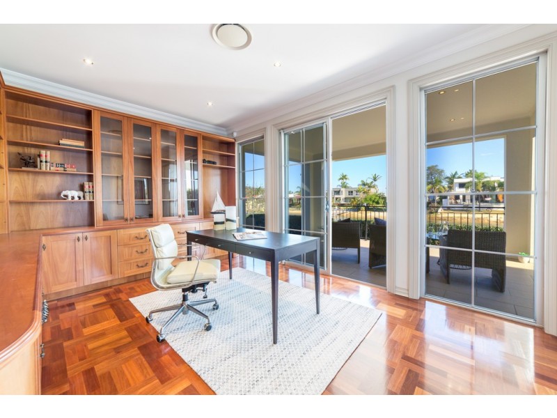 46-48 Moana Park Avenue, Broadbeach Waters QLD 4218