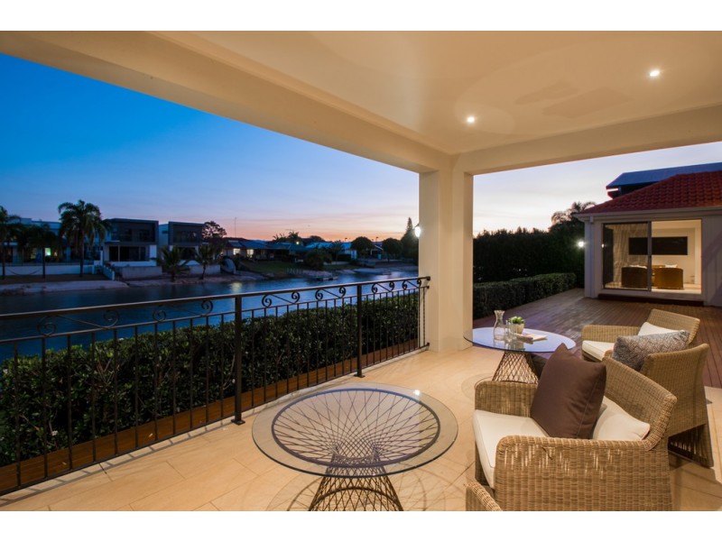 46-48 Moana Park Avenue, Broadbeach Waters QLD 4218