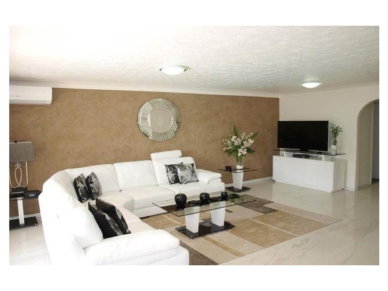 6/8 Queensland Ave, Broadbeach QLD 4218