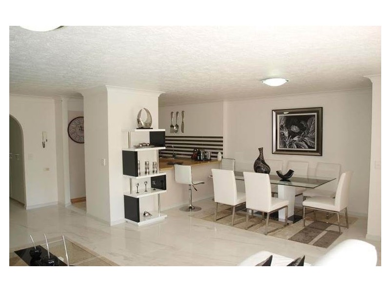 6/8 Queensland Ave, Broadbeach QLD 4218