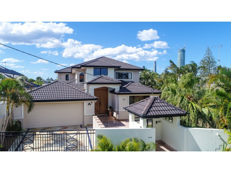 103 Amalfi Drive, Isle Of Capri QLD 4217