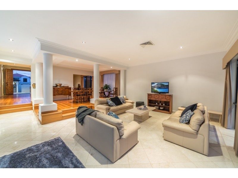 103 Amalfi Drive, Isle Of Capri QLD 4217