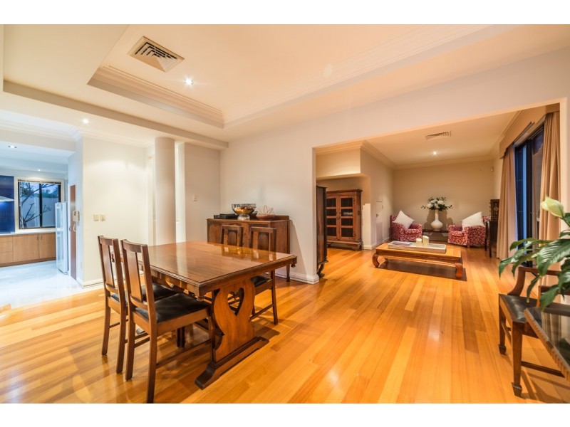 103 Amalfi Drive, Isle Of Capri QLD 4217